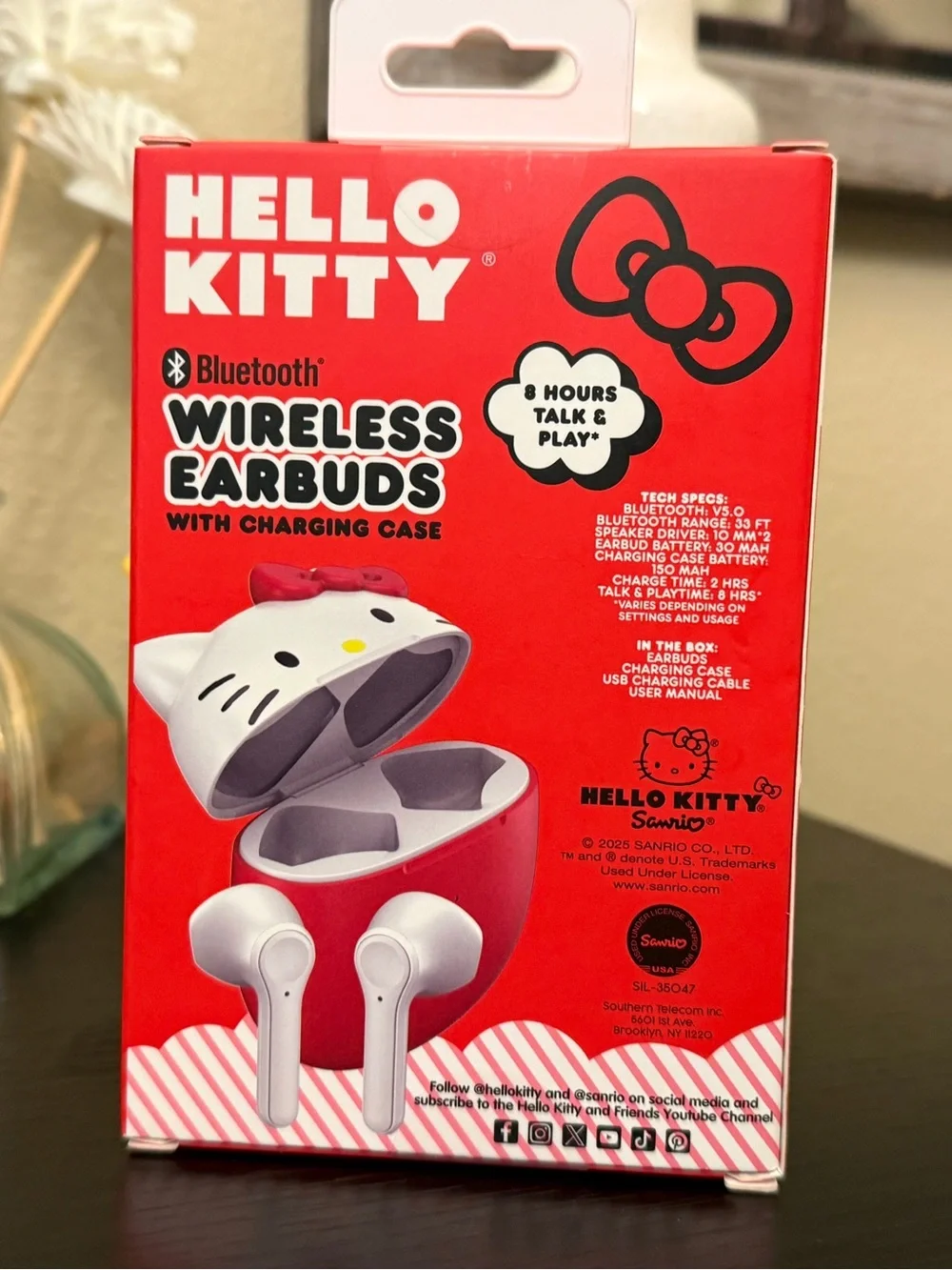 Hello Kitty Red and White Bluetooth Earbuds with Character Charging Case New!